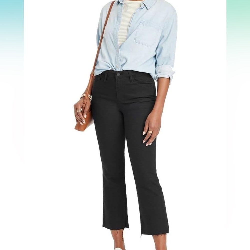 NWT Universal Thread Women's High-Rise Bootcut Cropped Jeans Black Wash Size 4 - Picture 3 of 3